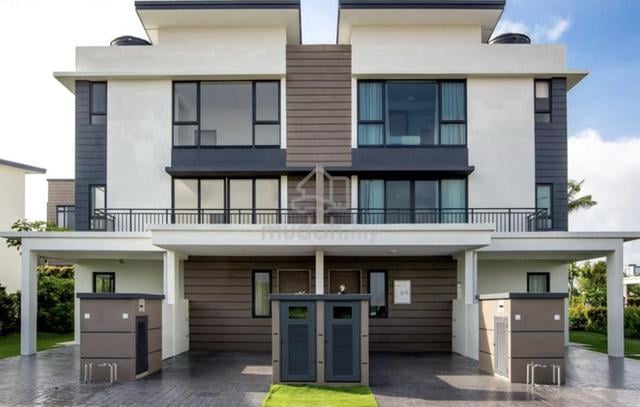 1.5 Sty Emerald Residence Diamond City Townvilla 1390sqft NEWCONDITION 1