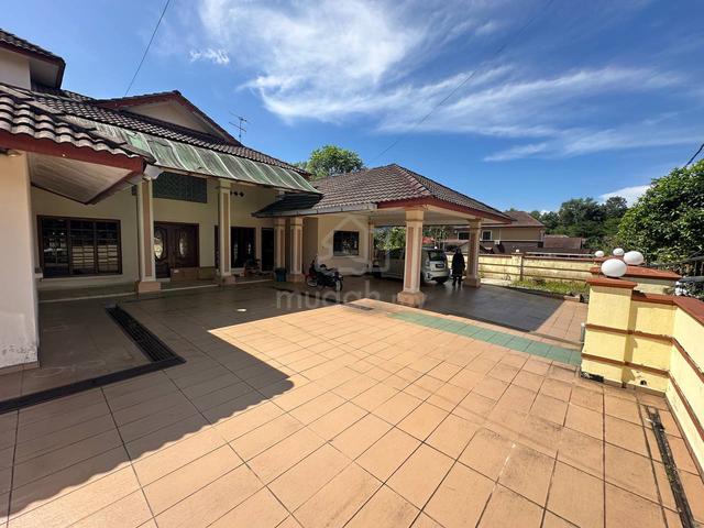 RENOVATED Bungalow 1.5 Storey Villa Bistari , Gombak 1