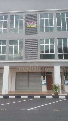 Lot Kedai Untuk Disewa Berhadapan Terminal Bas Meru, Ipoh 1