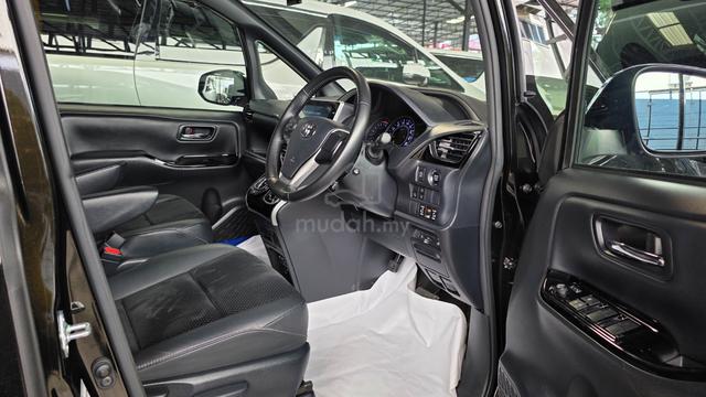 2021 Toyota VOXY 2.0 ZS KIRAMEKI III (A) PROMO - 5