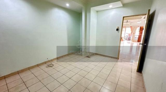 Freehold Renovated Home @ BK5 | Fully Extended & Walk to LRT 1