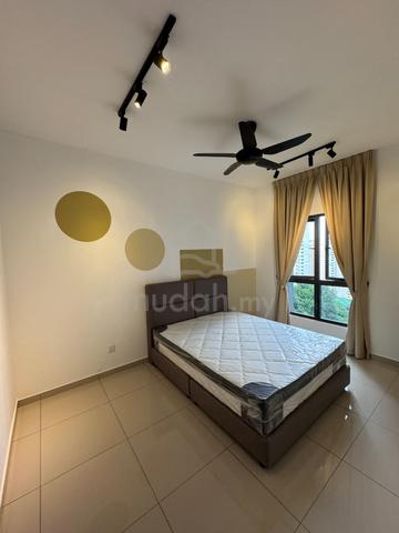 Master Room with Private Bath Near Empire City Damansara Perdana 1