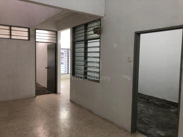 Tmn Tunku Putra Single Storey Terrace for sale Room :3 Toilet :1+1 1