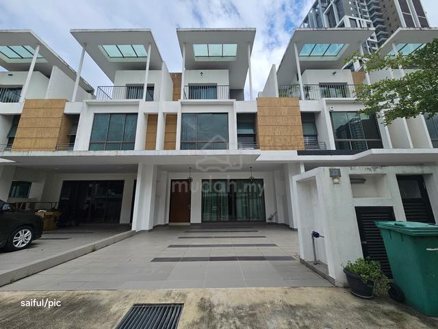 Modern Design 3 Storey Lake Point Residence Cyberjaya 1