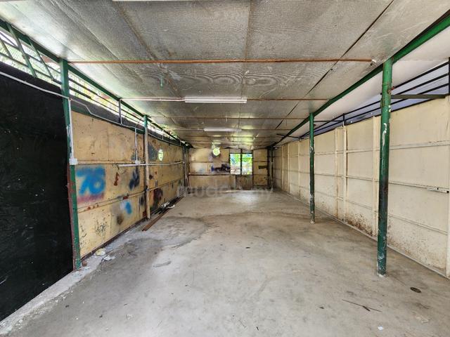 Menggatal Warehouse with Security Guard : 700 sf 1