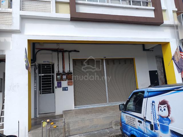 Bandar Putra Kulai shop lot for rent 
beside ioi mall, roundabout 1