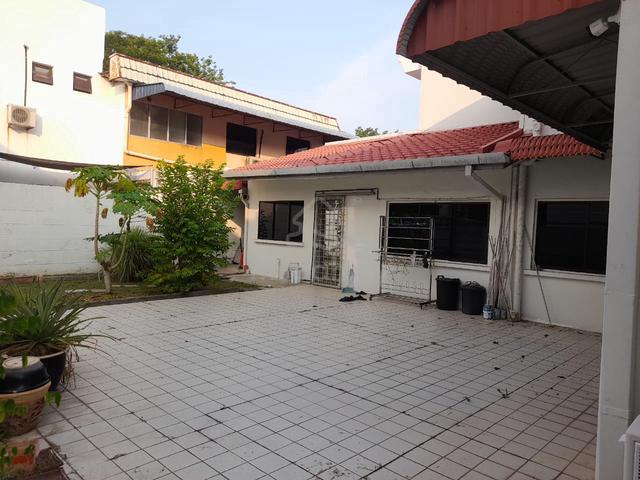 MEDAN TEMBAGA , 2/semi-D for sale -- la 4100sf , concrete floor !! 1