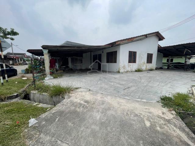 Kuala Selangor, single storey terrace corner lot for sale,near school 1