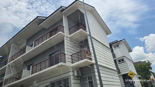 Suci Bandar Ainsdale 1