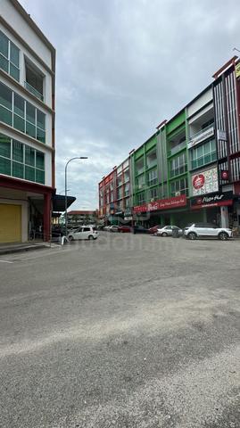 Shoplot Payamas Tangkak 1