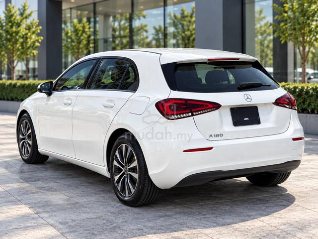 2021 Mercedes Benz A180 Se 1.3T 12k km 8yrs waran - 2