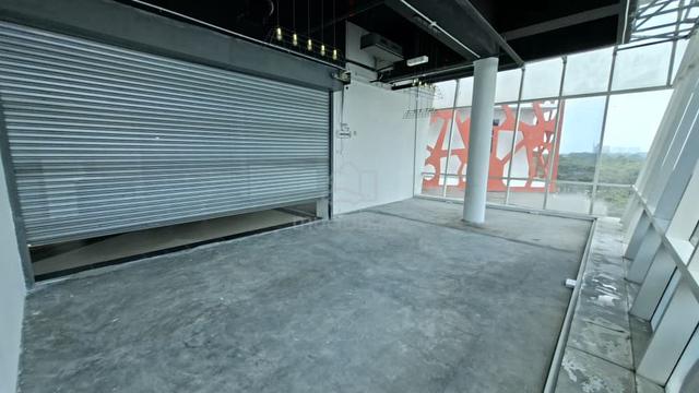 4th Floor Bright Shop Lot with Full Glass Window suitable for Studio 1
