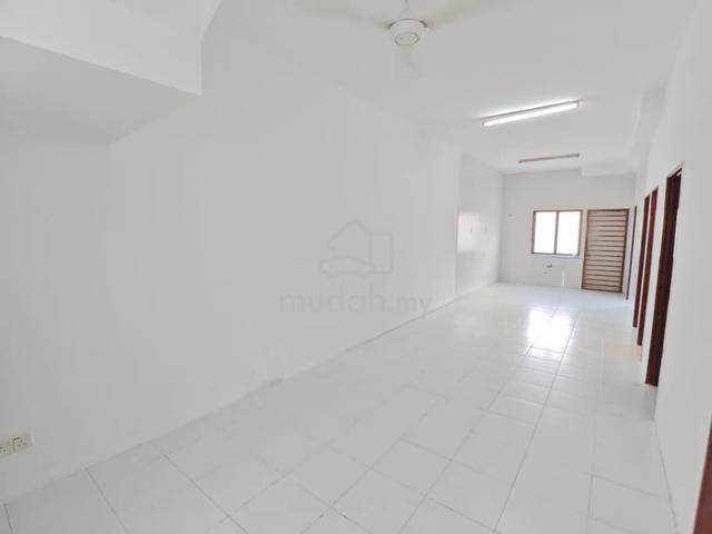Townhouse for Rent The Lake Residence Puchong 22x80 Ground Floor 1