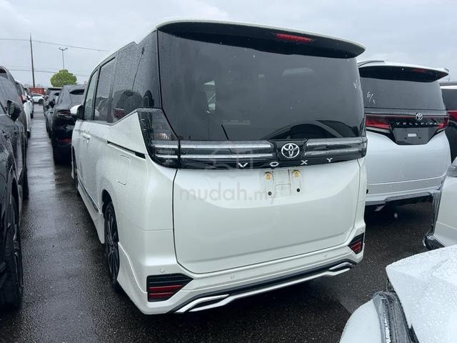 2022 Toyota VOXY 2.0 S-Z FACELIFTS MODELISTA KIT - 2