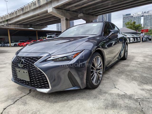 2021 Lexus IS300 Version L Sun Roof 7,000km 4.5B - 2