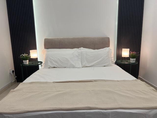 (male)fully furnished master room in ResidensiAmansuri 4 rent 1