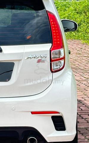 2013 Perodua MYVI 1.3 SE ZHS (A)FSR CAR KING - 5