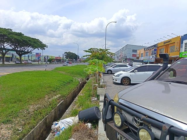 Freehold 2 sty corner shoplots,facing mainroad, Jalan Nilai 3 FOR SALE 1
