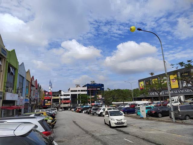 Shah Alam Seksyen 9 shop high traffic near school plaza bank st rosyam 1