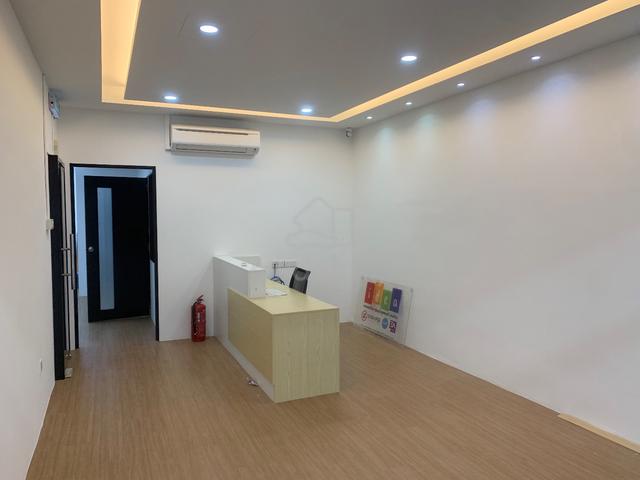 1st Floor Office 3 Storey Shoplot @ Jalan Pendidikan , Taman Universit 1