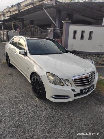 2011 Mercedes Benz E250 CGI BlueEFCY - 1