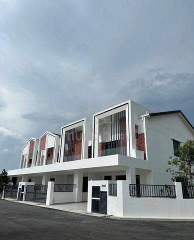 Luxury 24x70 Double Storey Terrace In Putrajaya Gated Guarded 1