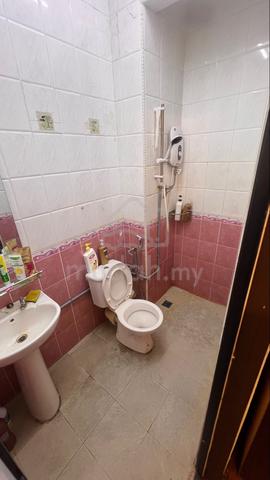 Master Bedroom For Rent 1