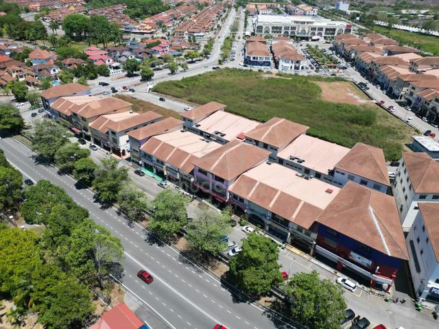 Lagenda Heights Facing Road , Beside Mr Diy Ground Floor Shoplot 1
