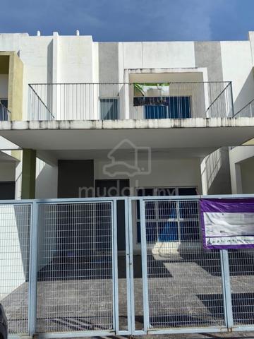 Double storey house for rent at Casa Wood, Cybersouth 1