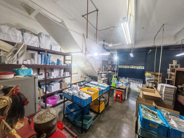 Freehold 1.5-Storey Terrace Factory for Sale in OUG 1