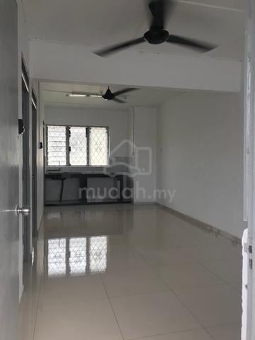 Flat Taman Ungku Tun Aminah 1