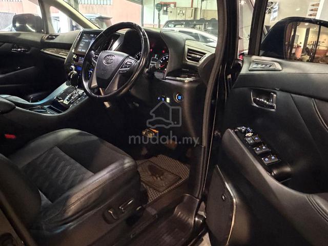 2017 Toyota Alphard - Luxury MPV - 3