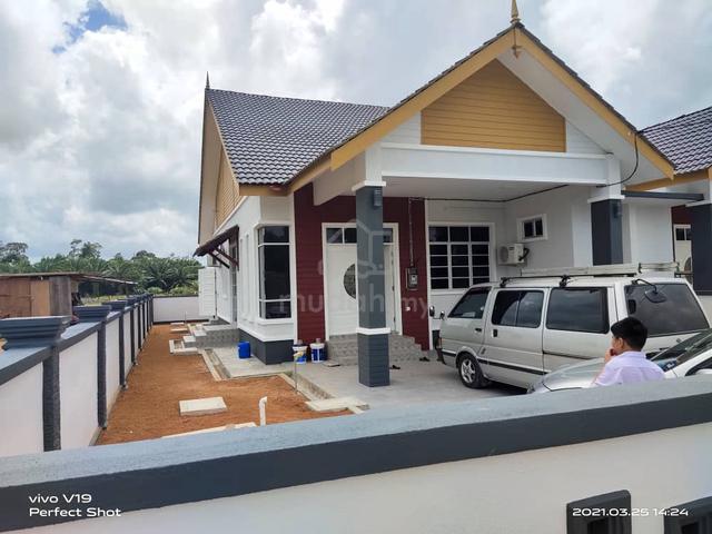 Semi-d Corner at Jalan Khatib Muda, Mak Kemas Bukit Payong, Marang 1