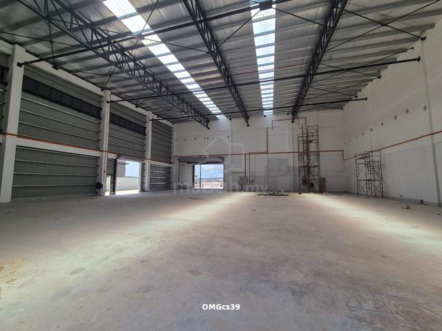 Elmina Twin 2 adjoining semi D Factory for rent highway frontage 1
