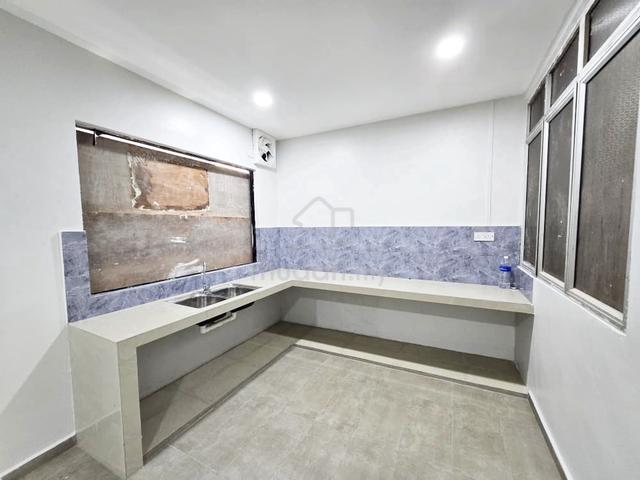Renovated, 2 Storey Taman Universiti Indah, Seri Kembangan 1
