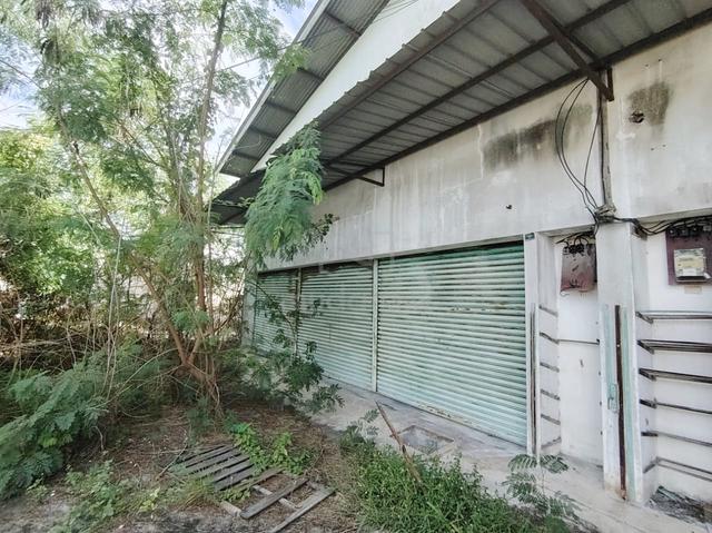 INVEST‼️1.5 Sty Factory Tmn Merdeka 3200 sqft Mature Industrial Area 1