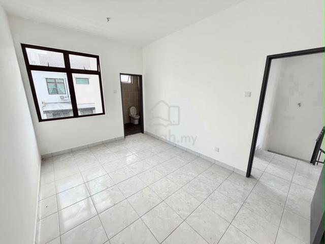 Taman Austin Duta*LIKE NEW CONDITION* 1