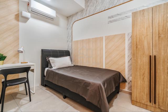 Room for Rent Walking Distance 3mins to MRT 1