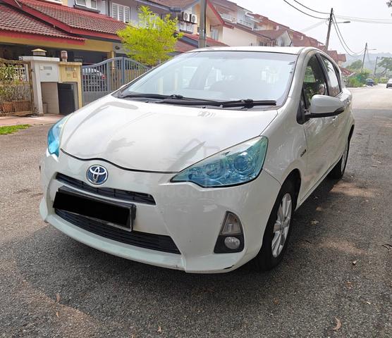 2013 Toyota PRIUS C 1.5 (HYBRID) NHP10R (A) - 3