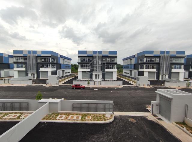NEW SEMI-D FACTORY 3 Storey at Balakong Jaya 5