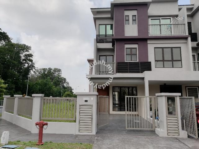 One and a half storey Townhouse Bandar Puteri Bangi 1