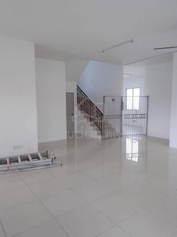 Banglow Cantik Tanah Luas Untuk Disewa di Parit Buntar 5