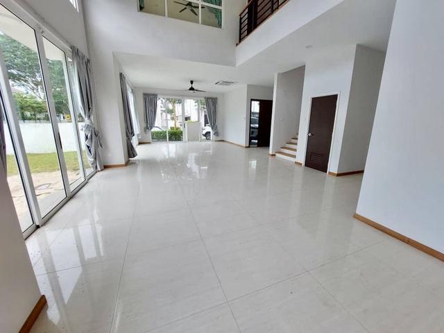 Senibong Cove @ Isola Villa (Corner Bungalow House For Rent) 1