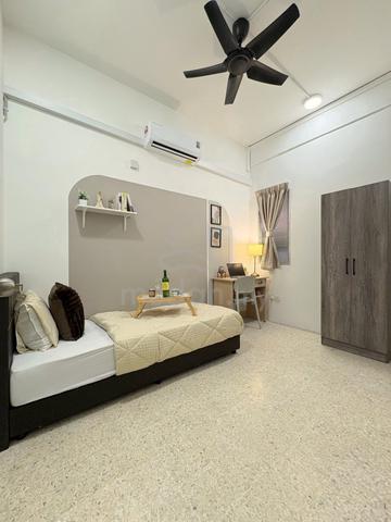 BEST ROOM IN TOWN🎉!🎊Premium Single Room! Work From Home Friendly🏠! 1