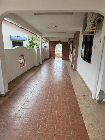 Rumah Besar dan TANAH LUAs dan Harga Rendah dari Market Value 1