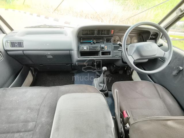2005 Toyota HIACE 3.0 (M) Window Van 14 Seat - 4