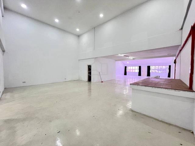 Facing Main Road 🔥 First Floor Shoplot, Bukit Jelutong, Shah Alam 1