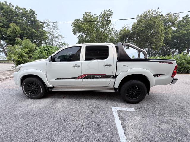 2014 Toyota Hilux 3.0 Automatic TRD Facelift VNT - 4
