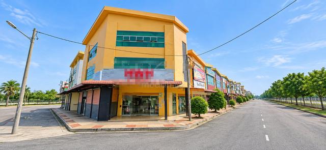 3 Storey Corner Shop|Facing Main Road Bandar Putra Bertam|Kepala Batas 1