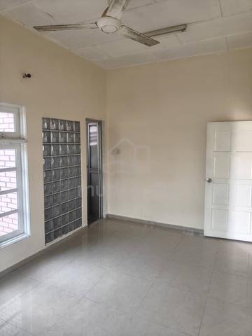 Rumah Banglo Satu Tingkat Taman Sri Lambat Jalan Yakin T6 Kluang 5